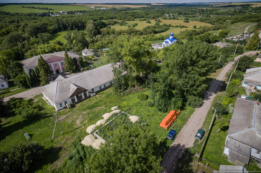 Усадебный дом и окружающая застройка Ламского. Аэрофотография Вадима Разумова, публикация 2017 года.