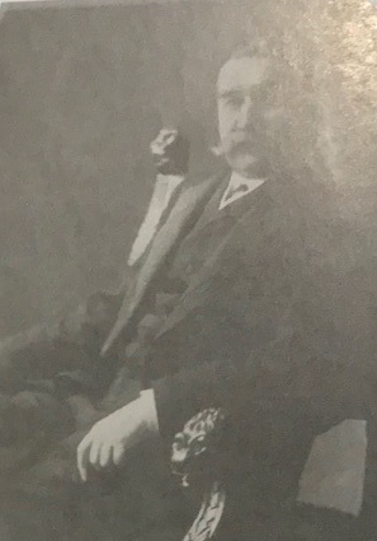 Сергей Сергеевич Бехтеев (1844-1911), отец поэта. В публикации снимок подписан «С. С. Бехтеев-средний».