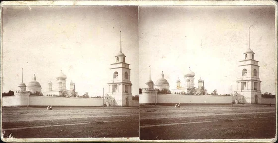 Троицкий монастырь со стороны площади. Стереопара